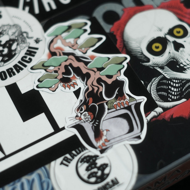 【DetroitDieselTattooWorks × TRADMAN’S STICKER】-五葉松とパンサー-
